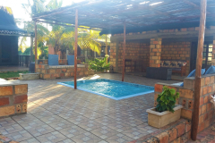 Splash pool with jets